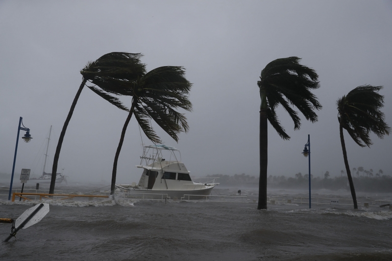 Apesar de Miami não estar na rota direta, cidade registrou fortes ventos