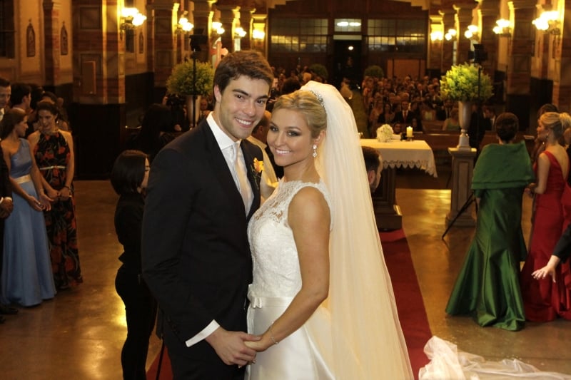 Os noivos Léopold Réquia Bian e Bruna Holler Petry