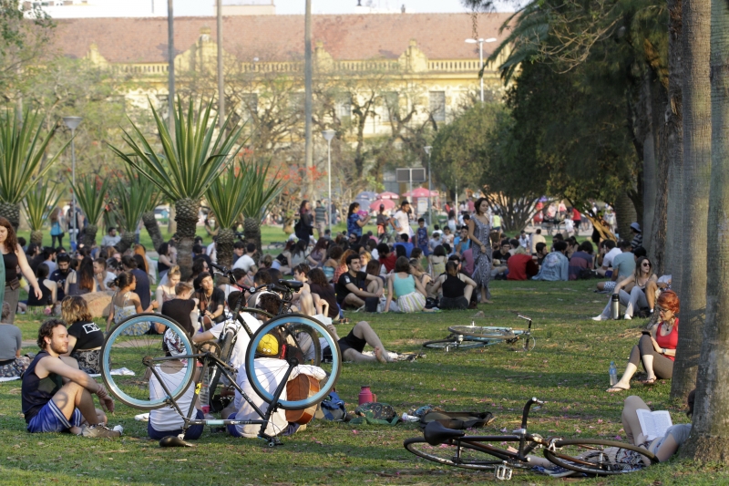Em domingo de calor intenso, população lotou os parques da Capital