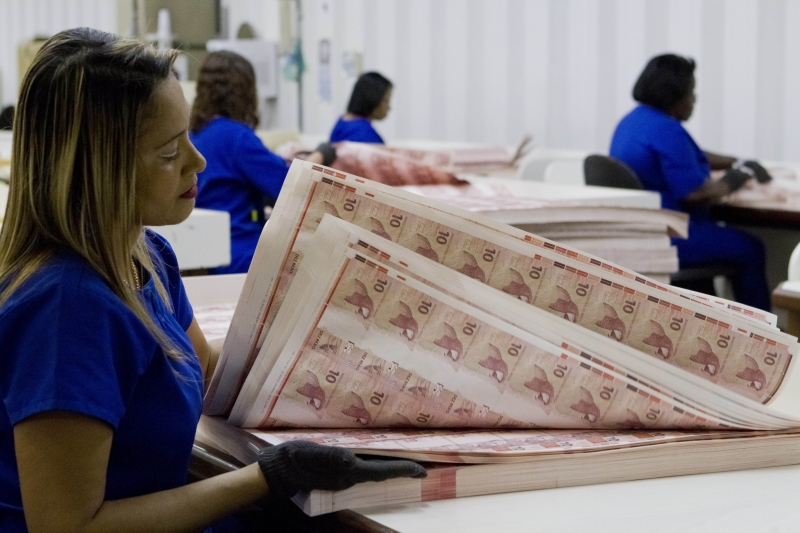 Fábricas, instaladas no Rio de Janeiro, podem produzir 2,6 bilhões de cédulas e 4 bilhões de moedas por ano