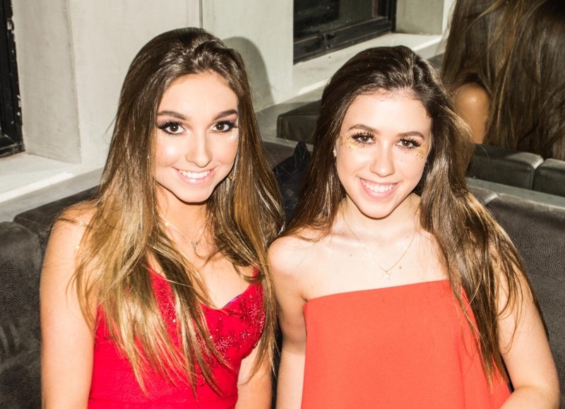 Mariana Grupe Meira e Catarinna Pilla de Oliveira Souto no evento do Catálogo de Brotos 