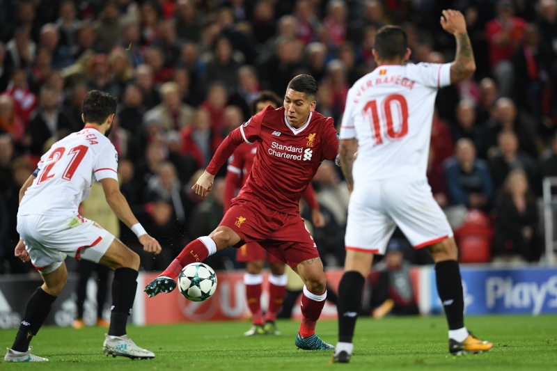 O brasileiro Firmino marcou um dos gols da equipe inglesa no primeiro tempo