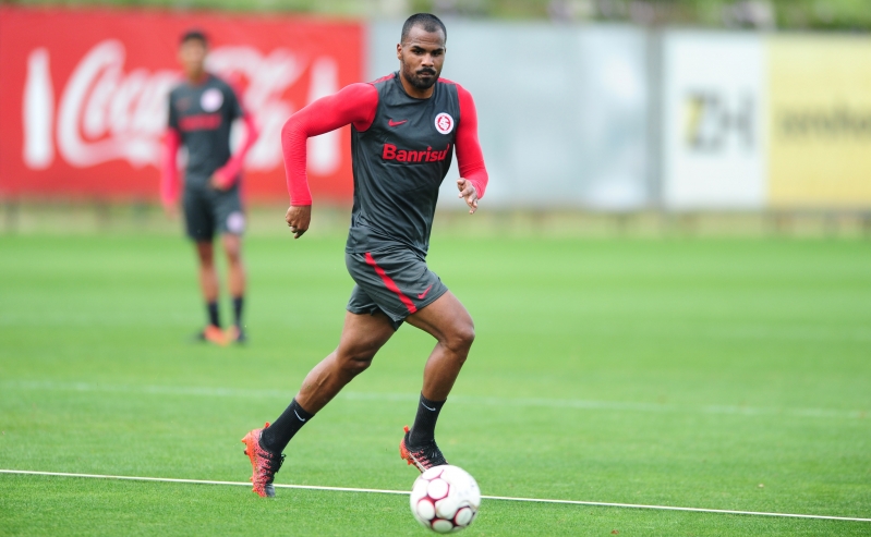 Thales já treina no CT do Parque Gigante par ao confronto contra o Figueirense
