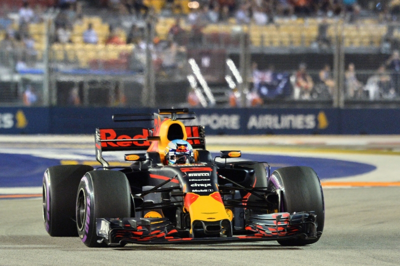Daniel Ricciardo pilota a Red Bull na sessão qualificatória do Grande Prêmio de Cingapura