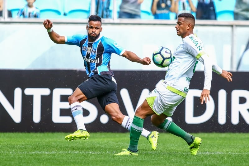 Grêmio de Fernandinho foi surpreendido pela Chapecoense em casa