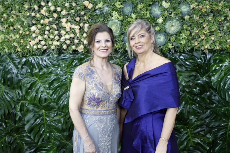 Maria Aparecida Neme da Silva e Mari&acirc;ngela Ziede no debut do Uni&atilde;o