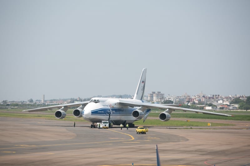 Seis aeronaves do modelo Antonov foram utilizadas para transportar as peças 