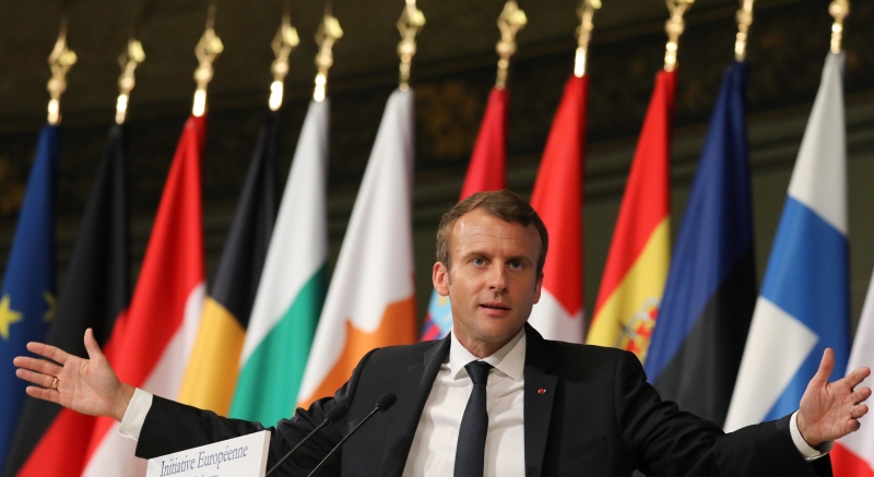 Presidente francês quer superar a 'falta de cultura estratégica comum'
