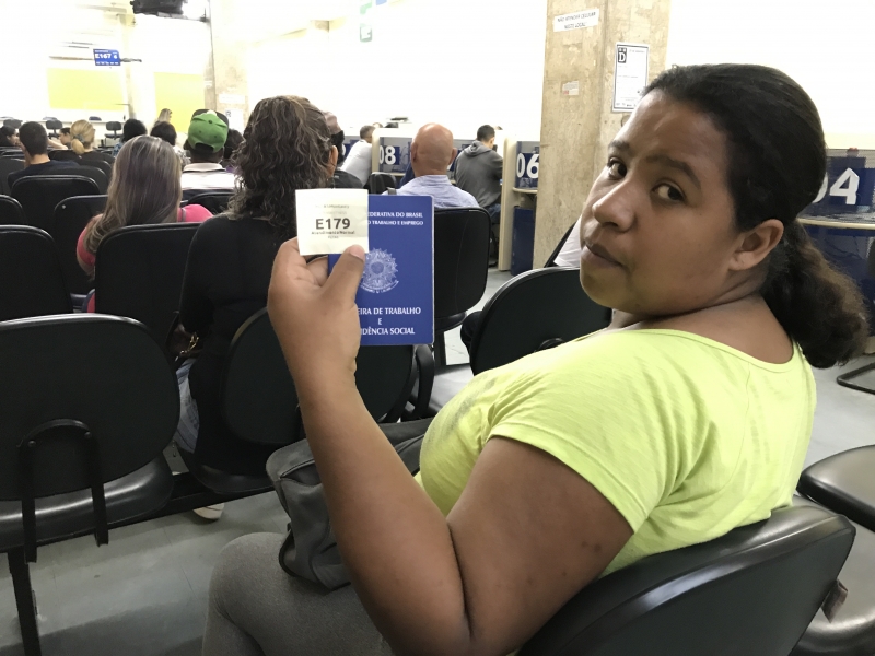 Vanessa Alves Fialho estava desempregada em 2017 e sonha em ter a carteira assinada em 2017