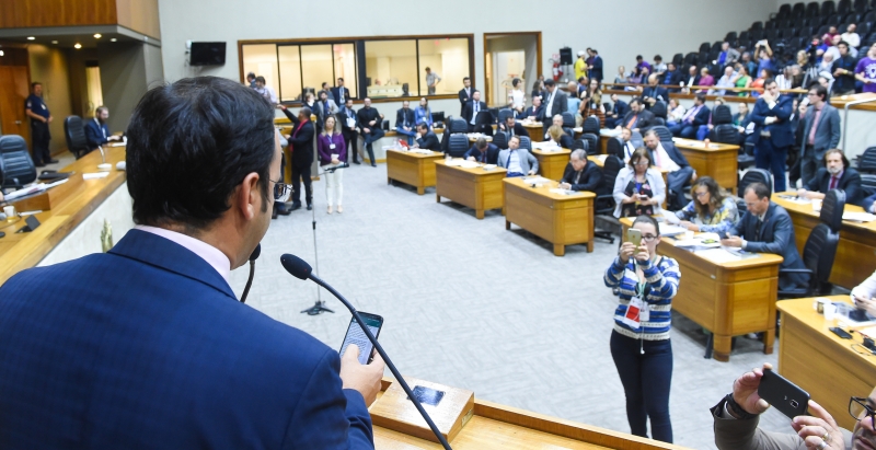 Lida no plenário pelo vereador Moisés Maluco do Bem, nota do prefeito provocou crítica dos vereadores