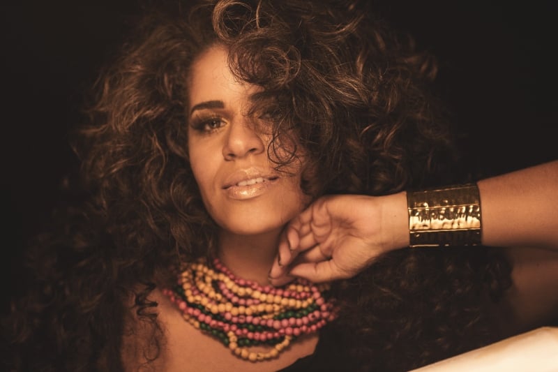 Ana Lonardi, agora Anaadi, celebra mudança na carreira com novo nome e disco