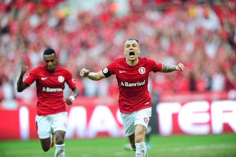 D'Alessandro anotou os dois tentos da vitória colorada contra os pernambucanos