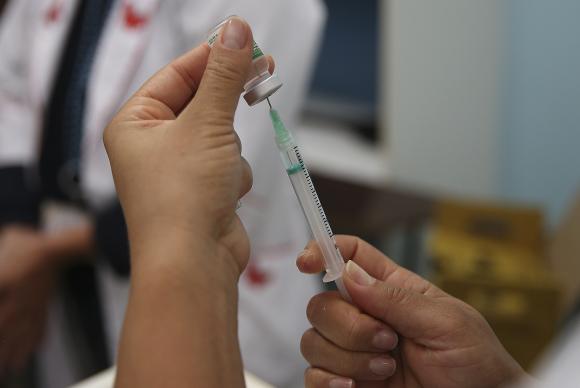 Apesar de não protegerem contra o coronavírus, vacinas previnem doenças respiratórias