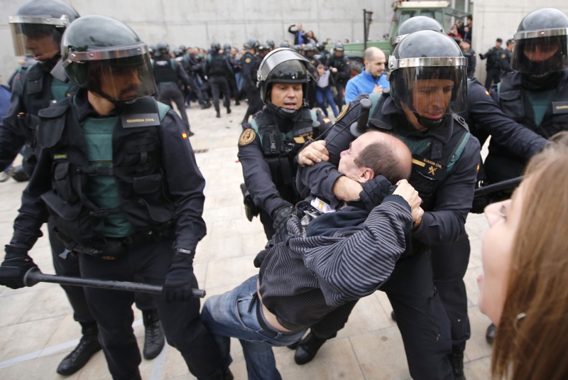 Puigdemont pediu que a polícia nacional se retire da região, após votação marcada pela violência