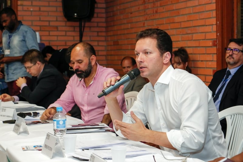 Prefeito Nelson Marchezan Júnior (PSDB) e secretário adjunto Carlos Siegle em reunião do Frop na Região Glória