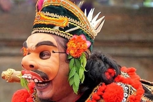 Topeng é uma representação vinculada à religião hinduísta balinesa