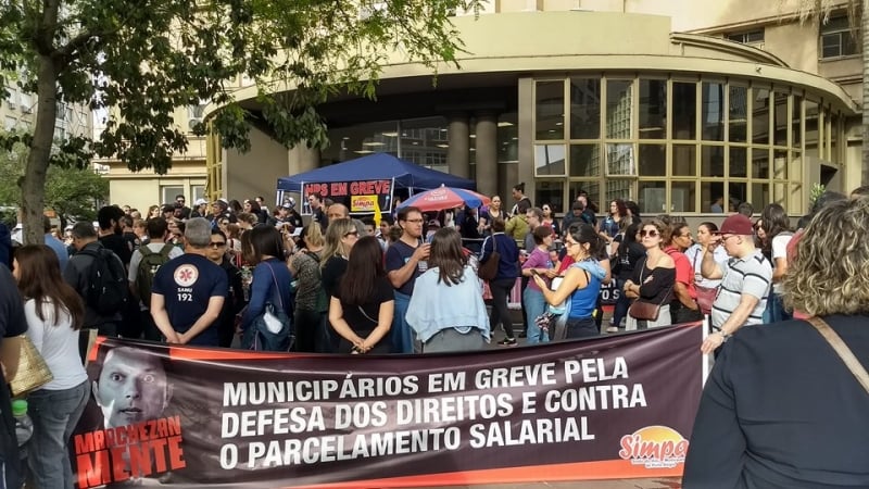 Primeiro dia de greve dos servidores municipais iniciou com concentração da categoria em frente ao HPS