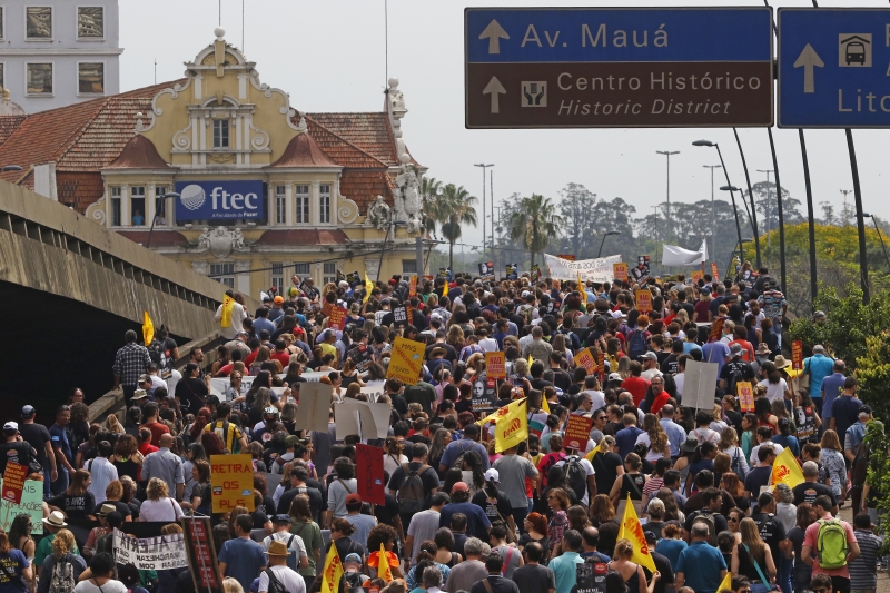 Municipários lotaram o viaduto da Conceição durante protesto