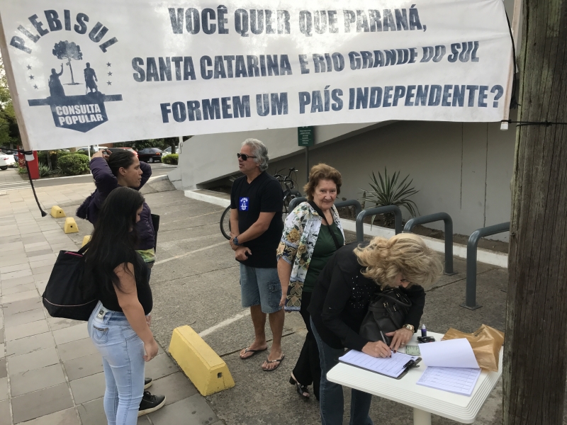Porto Alegre registrou pequenas filas nos locais de votação