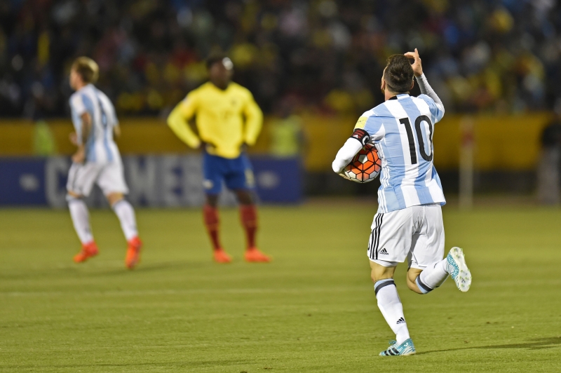 Dono do jogo em Quito, Messi marcou três contra o Equador