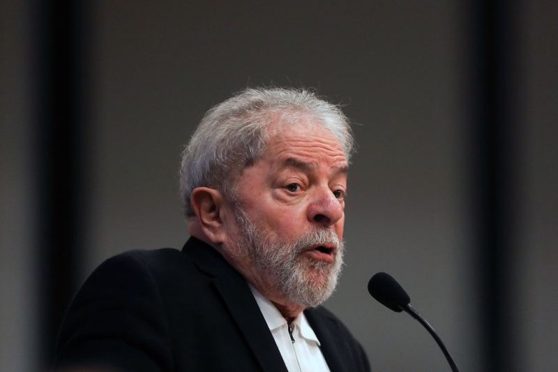 Luiz Inácio Lula da Silva fez críticas à sucessora e falou da eleição de 2014
