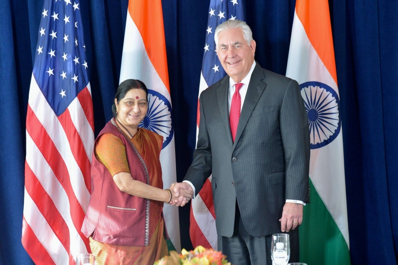 Secret�rio de Estado Rex Tillerson e a ministra indiana Sushma Swaraj