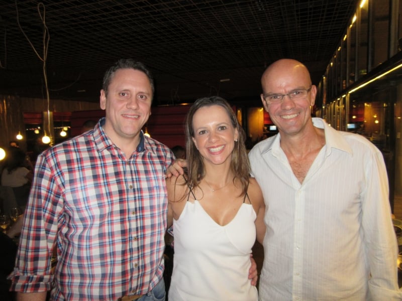 Tomas e Márcia Vieira com o chef Eduardo Sehn no Thai Mee, novo restaurante tailandês, no Boulevard Laçador