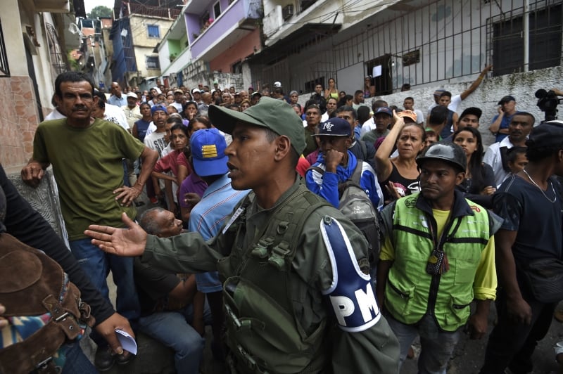 Eleitores formaram grandes filas, principalmente onde a oposição tem tradicionalmente mais votos