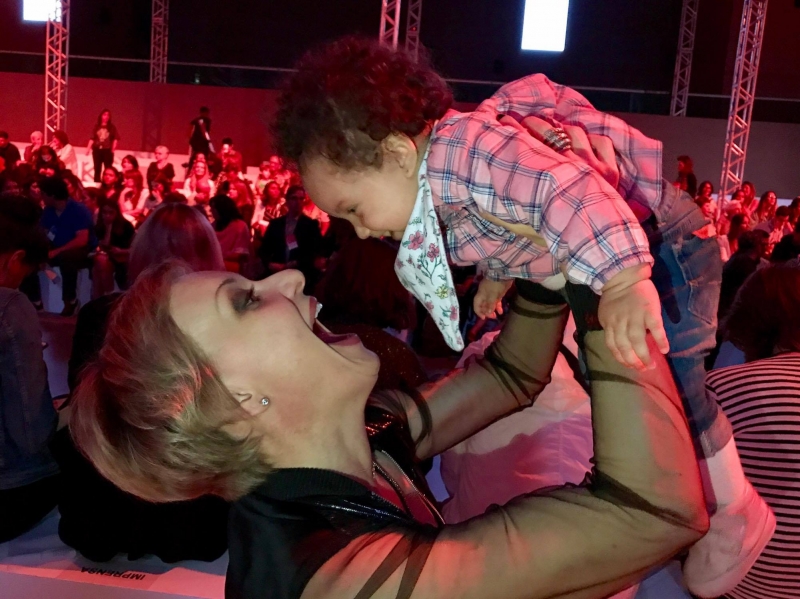 Ana Fritsch com Alice Foto: Arquivo Pessoal/Divulga&ccedil;&atilde;o/JC