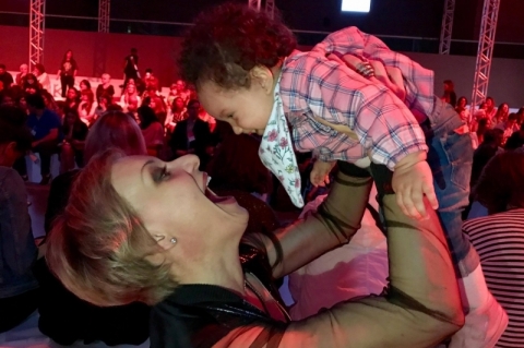 Ana Fritsch com Alice