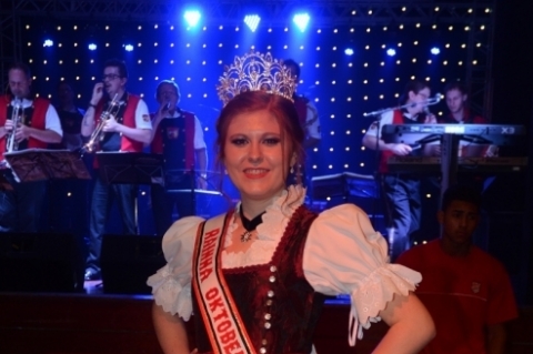 Luísa Weizenmann Kornowski, nova rainha da Oktoberfest da Sogipa