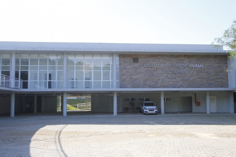 {'nm_midia_inter_thumb1':'https://www.jornaldocomercio.com/_midias/jpg/2017/10/17/206x137/1_cd171017_hospital_veterinario__43_-1656768.jpg', 'id_midia_tipo':'2', 'id_tetag_galer':'', 'id_midia':'59e66a633e606', 'cd_midia':1656768, 'ds_midia_link': 'https://www.jornaldocomercio.com/_midias/jpg/2017/10/17/cd171017_hospital_veterinario__43_-1656768.jpg', 'ds_midia': 'Instala&ccedil;&otilde;es do novo Hospital Veterin&aacute;rio de Porto Alegre, entregue &agrave; prefeitura no final de 2016 e at&eacute; agora n&atilde;o ocupado devidamente.', 'ds_midia_credi': 'CLAITON DORNELLES /JC', 'ds_midia_titlo': 'Instala&ccedil;&otilde;es do novo Hospital Veterin&aacute;rio de Porto Alegre, entregue &agrave; prefeitura no final de 2016 e at&eacute; agora n&atilde;o ocupado devidamente.', 'cd_tetag': '1', 'cd_midia_w': '800', 'cd_midia_h': '533', 'align': 'Left'}