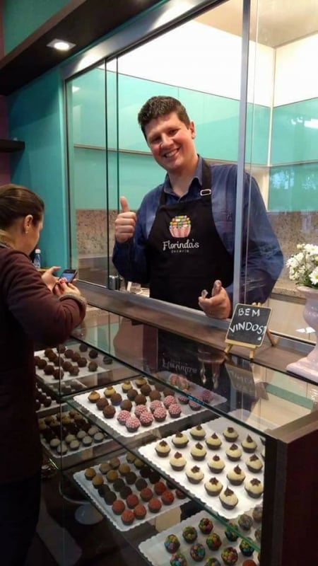 Os s&oacute;cios, Rafael, Gabriela e Caroline Furtado s&atilde;o a fam&iacute;lia que cria cada brigadeiro, tortinha, bolo, pudim e tantas outras del&iacute;cias com um toque caseiro, artesanal e divertido. Foto: ARQUIVO PESSOAL/DIVULGA&Ccedil;&Atilde;O