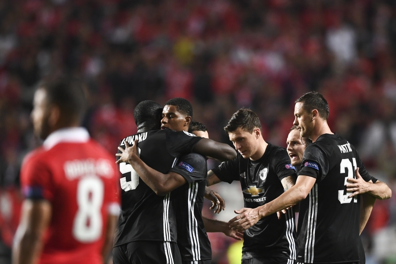 Marcus Rashford comemora com companheiros de United o único tento da equipe inglesa diante dos portugueses