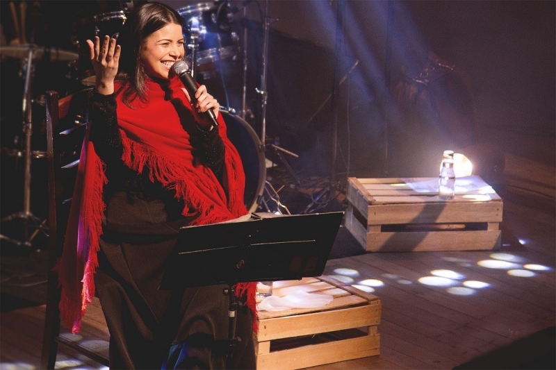 Tatiéli Bueno interpreta canções clássicas da cantora argentina na BPE