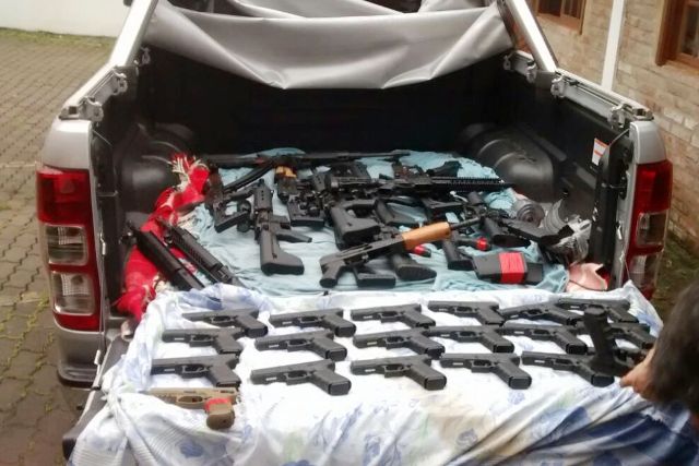 Armas estavam em posse de universitário, que as armazenava para organização criminosa