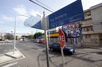 Leil�o da concess�o para as placas de rua recebe proposta duas vezes maior que o m�nimo