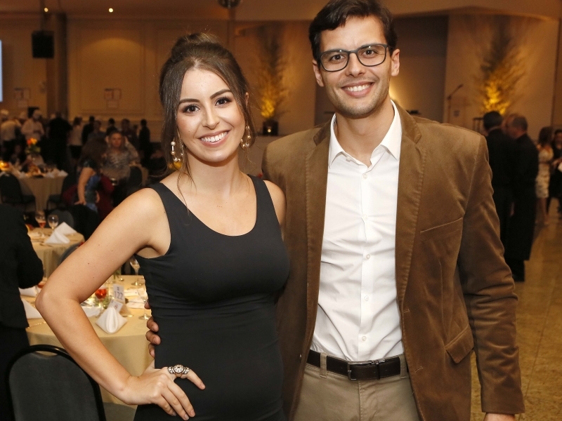 Alana Evaldt e Felipe Brack no jantar de formatura da Confraria União Cooks, no Grêmio Náutico União