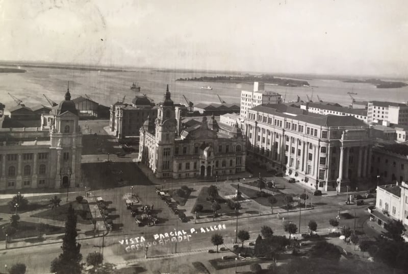 Fotografia da Praça da Alfândega nos anos 1940 integra projeto Mês a Mês na História