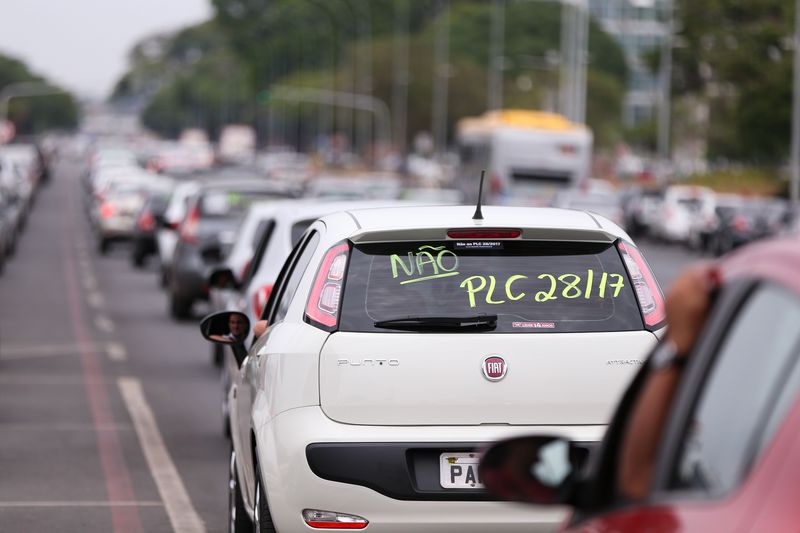 Motoristas de aplicativos de todo o Brasil fizeram buzinaço em frente ao Congresso 