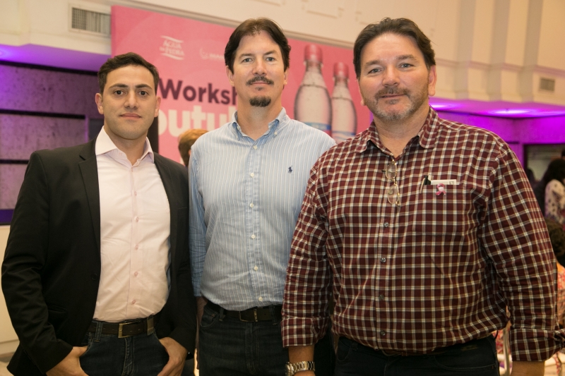 Fotolegenda
Julio Nascimento, Fernando Schneider e Jo&atilde;o Carlos Miranda, lideran&ccedil;as da Fruki, em evento do Outubro Rosa

