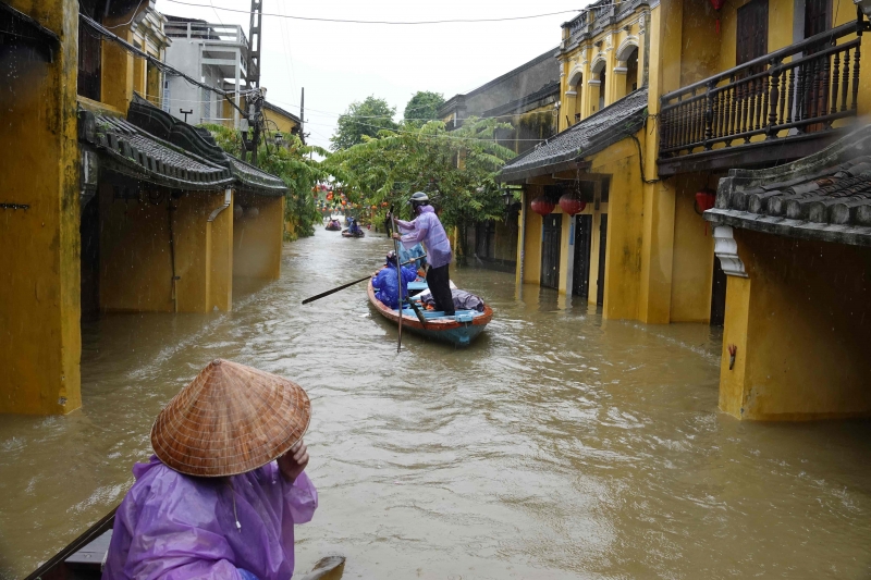  Completamente inundada, Hoi An foi uma das cidades mais afetadas