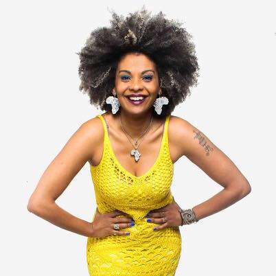 Cl�udia Campos, empreendedora, historiadora e designer de moda na empresa Clau Stampas 