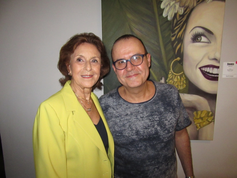 Vera de Nonohay Schneider com o artista Maurício Porto