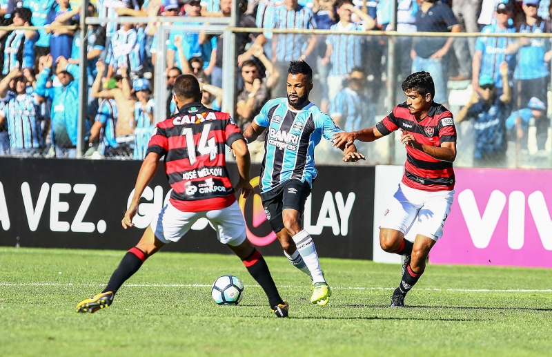 O empate com o Vitória deixou o Grêmio, vice-líder do Brasileiro, com 58 pontos