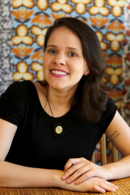 Bruna já fez nove intercâmbios, sendo que sete foram  patrocinados Foto: FREDY VIEIRA/JC