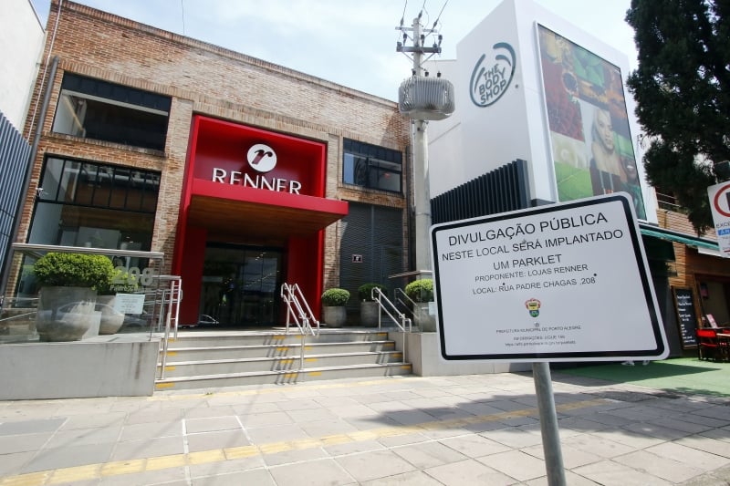 Placa chegou a ser colocada no local para informar a comunidade