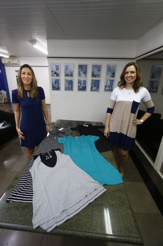 S&oacute;cias do Love Milk Roupas para Amamenta&ccedil;&atilde;o (Silvana Piccinini Loss e Luciana Dalfollo Ferreira Termignoni)  visitam o jornal. Foto: FREDY VIEIRA/JC