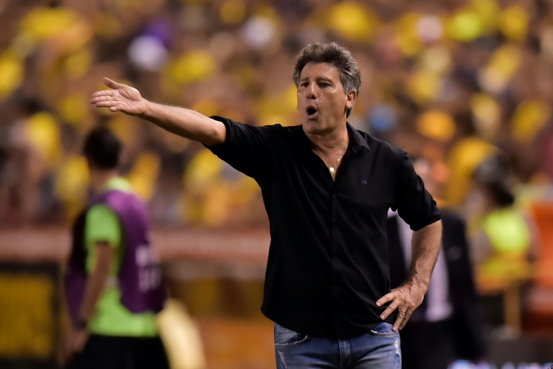 A expectativa é de que Renato retome a sua rotina de trabalhos no Grêmio em uma semana