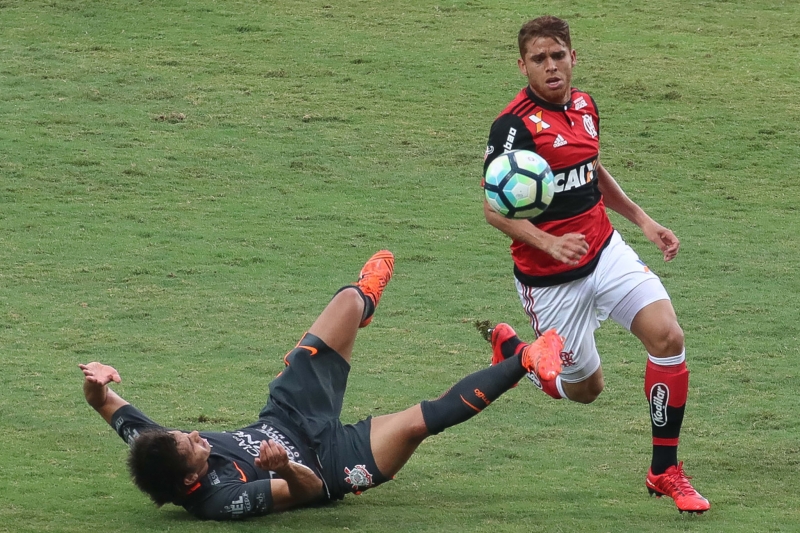 Na ressaca do título, Corinthians não foi páreo para o mistão do Flamengo